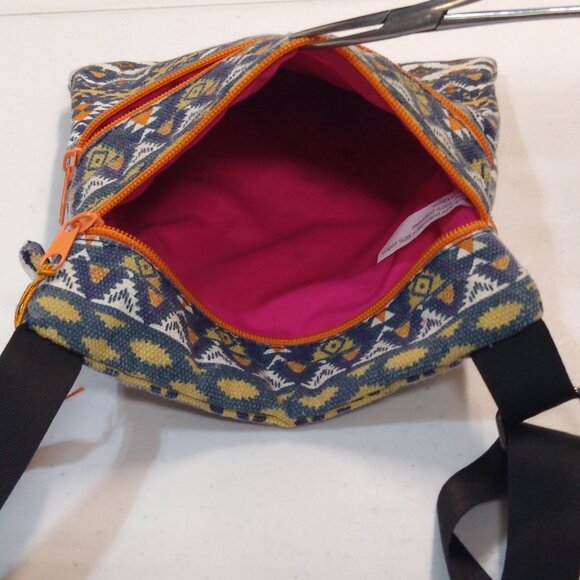 Crossbody Bag Aztec Design Adjustable Strap 3 Compartments Gender-Neutral EUC - Picture 6 of 12